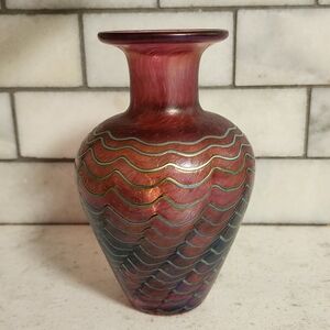 Hand blown signed robert held irridesent pulled feather studio art glass vase
